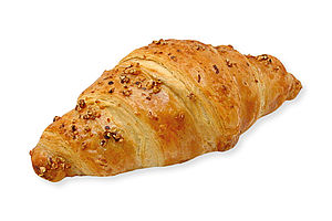 Butter croissant with hazelnut-nougat creme